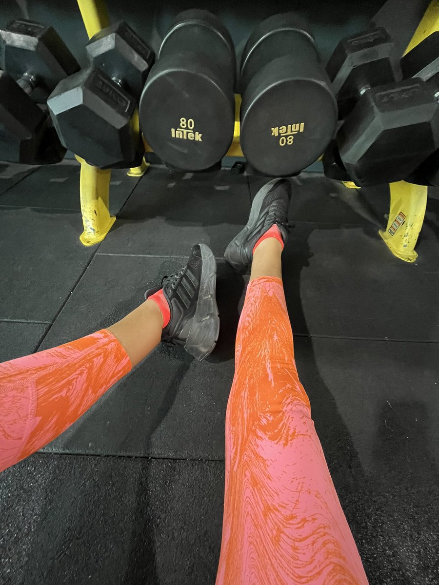 sammasathi's tweet image. — Maestro, ¿cómo se fortalece el espíritu?
— Entrenando el cuerpo.