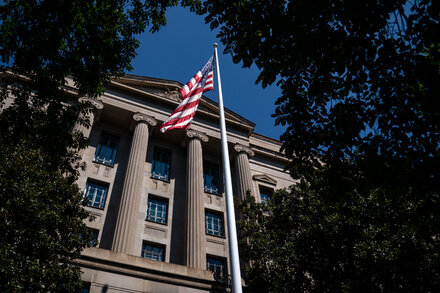 Gabrill_Michael's tweet image. "How a Frantic Scouring of the Epstein Files Consumed the Justice Dept." by Adam Goldman and Alan Feuer #NYT #NewYorkTimes ift.tt/ob76NIq