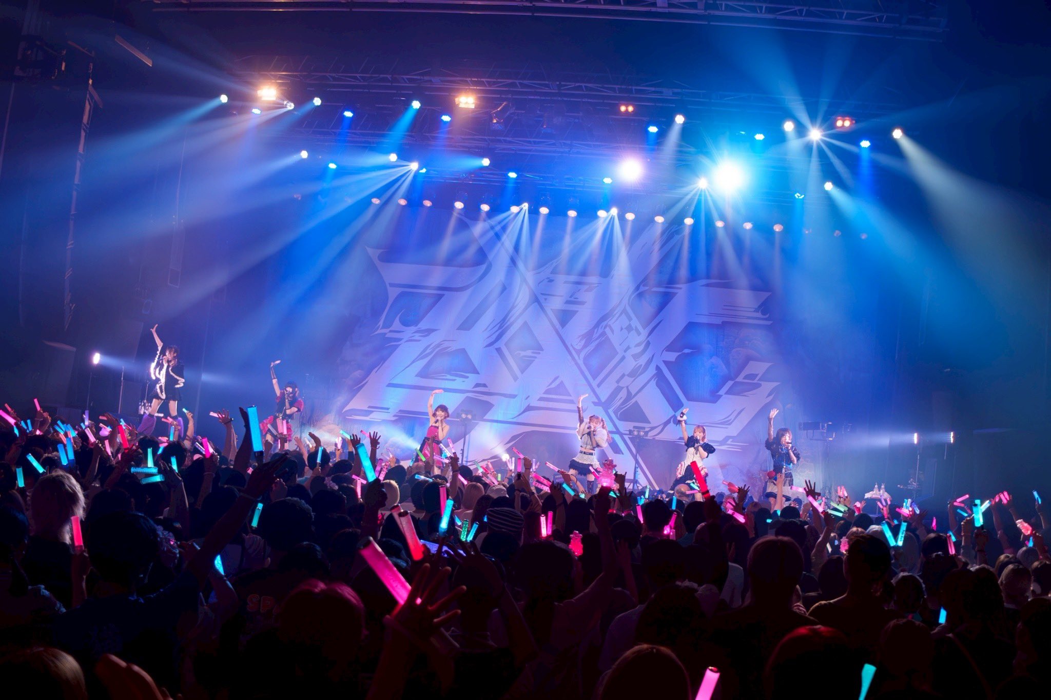 ライブ写真「2」 OLDCODEX」が上海でツアー復帰公演 現地ファンはデビュー7周年を