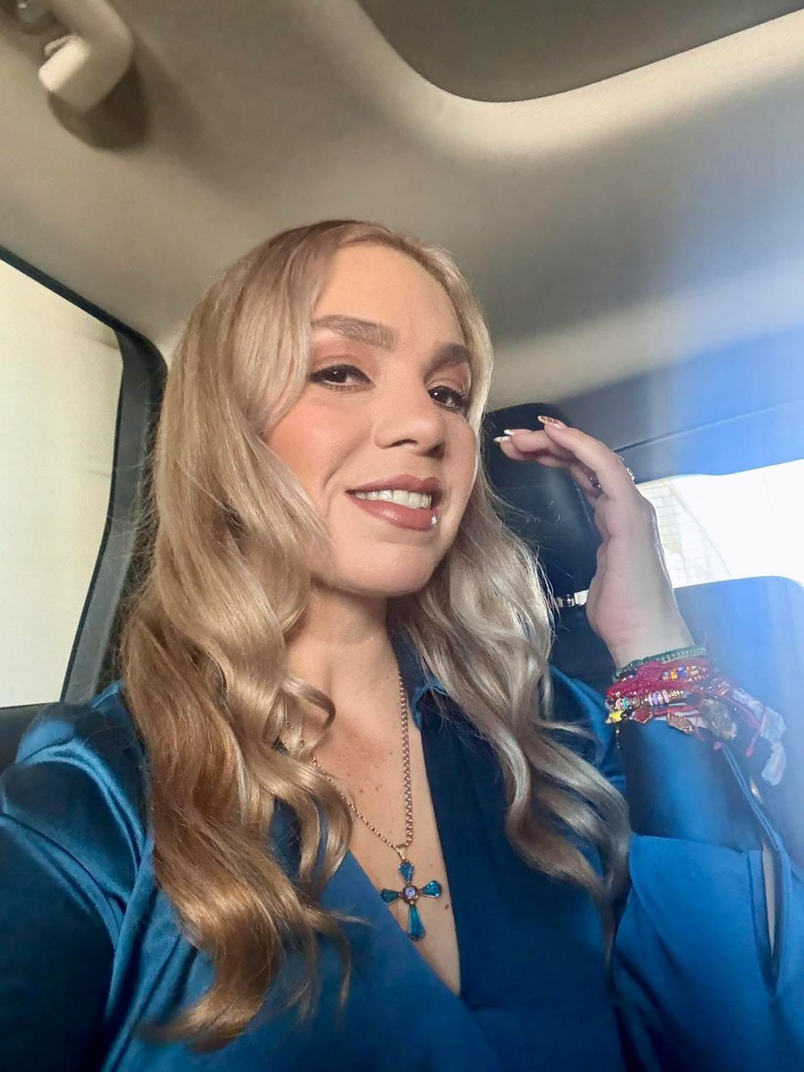 Buenas noches 🌙 🧿🙋‍♀️
La gratitud siempre será la memoria del corazón 🫶 La verdadera belleza no está en lo que vemos frente al espejo, está en cómo hacemos sentir a los demás. Muy feliz de empezar a contar los días para recibir mi 44 vuelta al sol ☀️ los quiero 💕