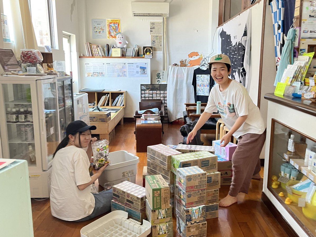 denkiyu1010's tweet image. 今日はお久しぶりの大量仕入れの日です！

何屋さんなんだ？ってくらいのドリンク&amp;amp;駄菓子&amp;amp;アイスたち...。

新しい商品もいっぱい入れております！
お楽しみに♨️