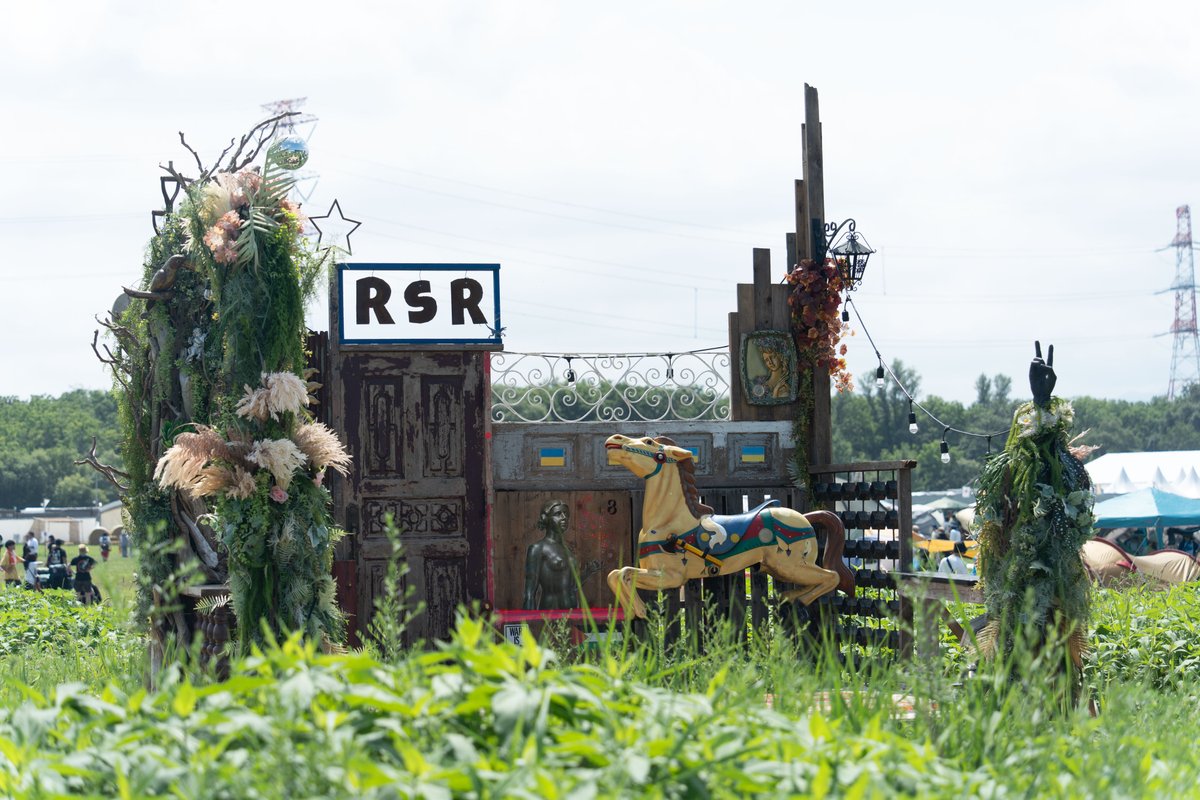 rsrfes_official's tweet image. 🌞#RSR25 発売情報まとめ🌞
⚠️いずれのサービス・チケットは必ず事前にお買い求めください⚠️
🎟15日券・注釈付HEAVEN'S駐車券🎟
ローソンチケットにて販売中‼️
rsr.wess.co.jp/2025/tickets/
📱RSR公式アプリで販売📱
rsr.wess.co.jp/2025/informati…
🎁オフィシャルグッズ 会場受取先行予約…