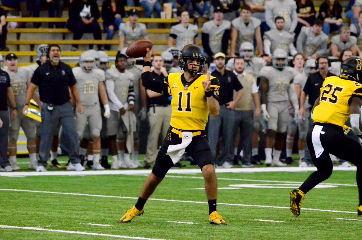 SSN_AppState's tweet image. 32 Days Til @AppState_FB
In 2004, Richie Williams @CoachRichie7 and in 2017, Taylor Lamb @CoachT_Lamb both were responsible for 32 touchdowns in their respective season. They are tied for 7th on the App State Football record book.