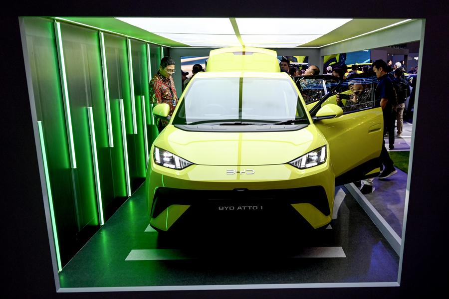 CA_Panorama's tweet photo. Chinese automakers have unveiled new electric vehicle (EV) models in Indonesia, as demand for EVs continued to grow across the Southeast Asian country https://t.co/EivmK2diPT

Source：China Xinhua News https://t.co/bzZkCw2f80