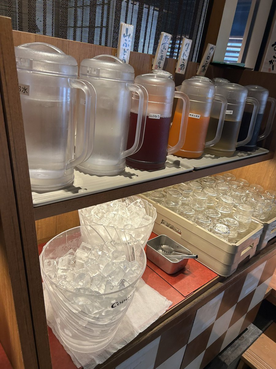 CafeLearner's tweet image. For lunch today, I went to &quot;Ineya&quot;, a place I&apos;ve been interested in for a while!
For 1,100 yen, you get all-you-can-eat side dishes and drinks.
It&apos;s only available on weekday-only menu, but I&apos;d love to go again, and if you come to Fukuoka, I&apos;ll take you there too☺️✨