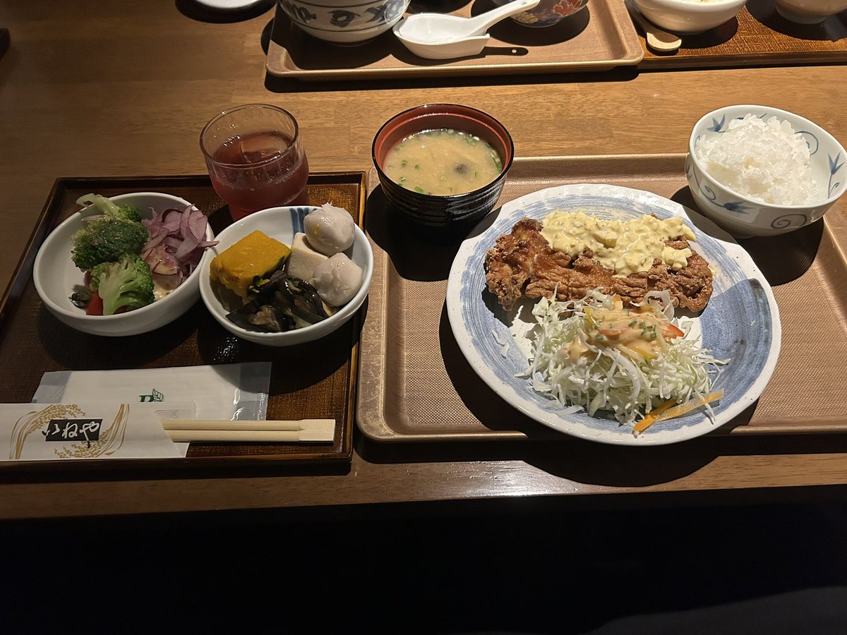 CafeLearner's tweet image. For lunch today, I went to &quot;Ineya&quot;, a place I&apos;ve been interested in for a while!
For 1,100 yen, you get all-you-can-eat side dishes and drinks.
It&apos;s only available on weekday-only menu, but I&apos;d love to go again, and if you come to Fukuoka, I&apos;ll take you there too☺️✨