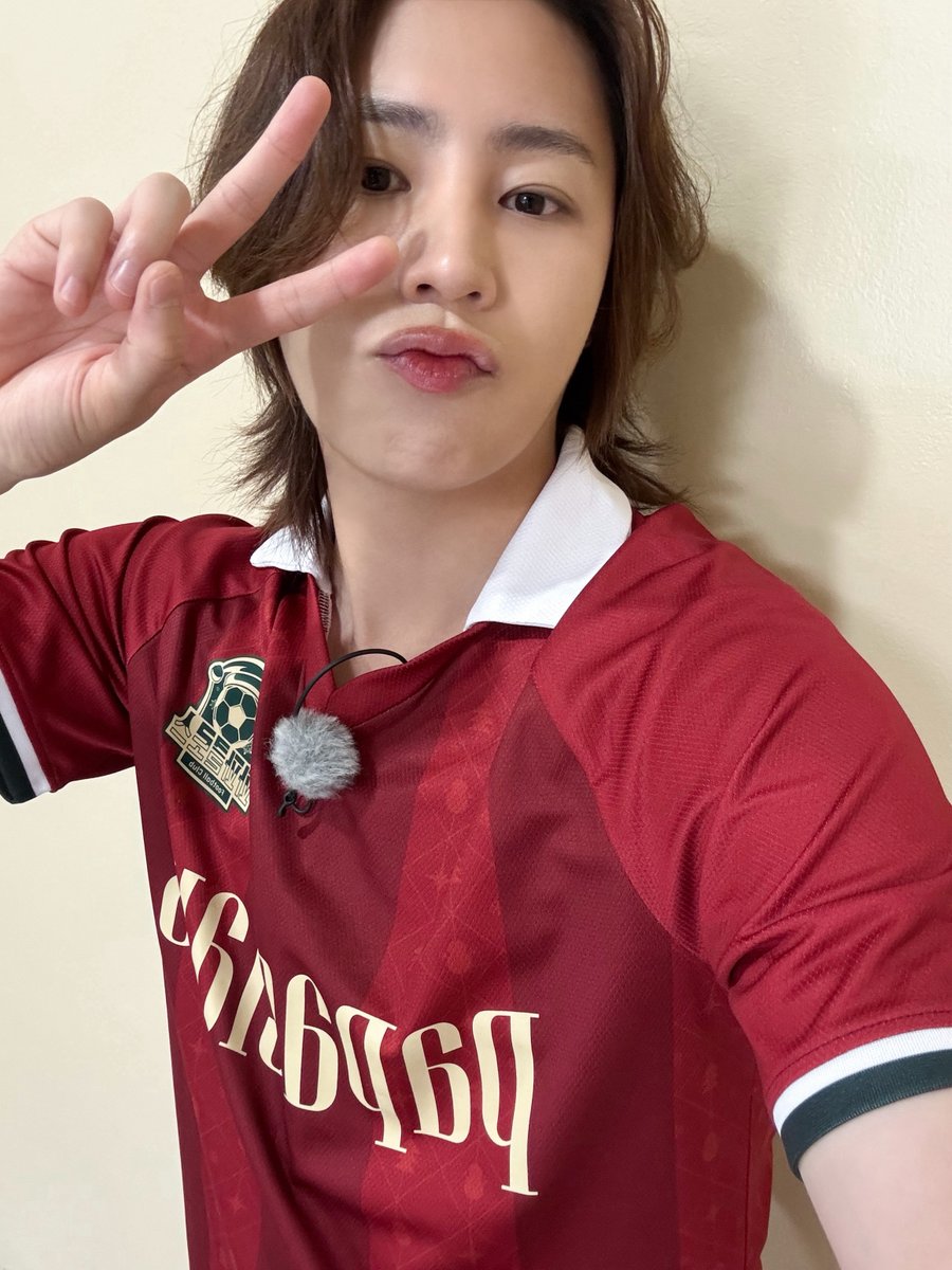 [#하성운] ⏰

잠시 후 7시 10분! JTBC <뭉쳐야 찬다 4>에 하성운이 출연합니다📺
하늘은 축구장을 달리는 아기 말랑 콩떡 보송 귀여운 청순 토끼 뽀메 강쥐 미남 떵운을 좋아했을 뿐…💕

#HASUNGWOON #뭉쳐야찬다4