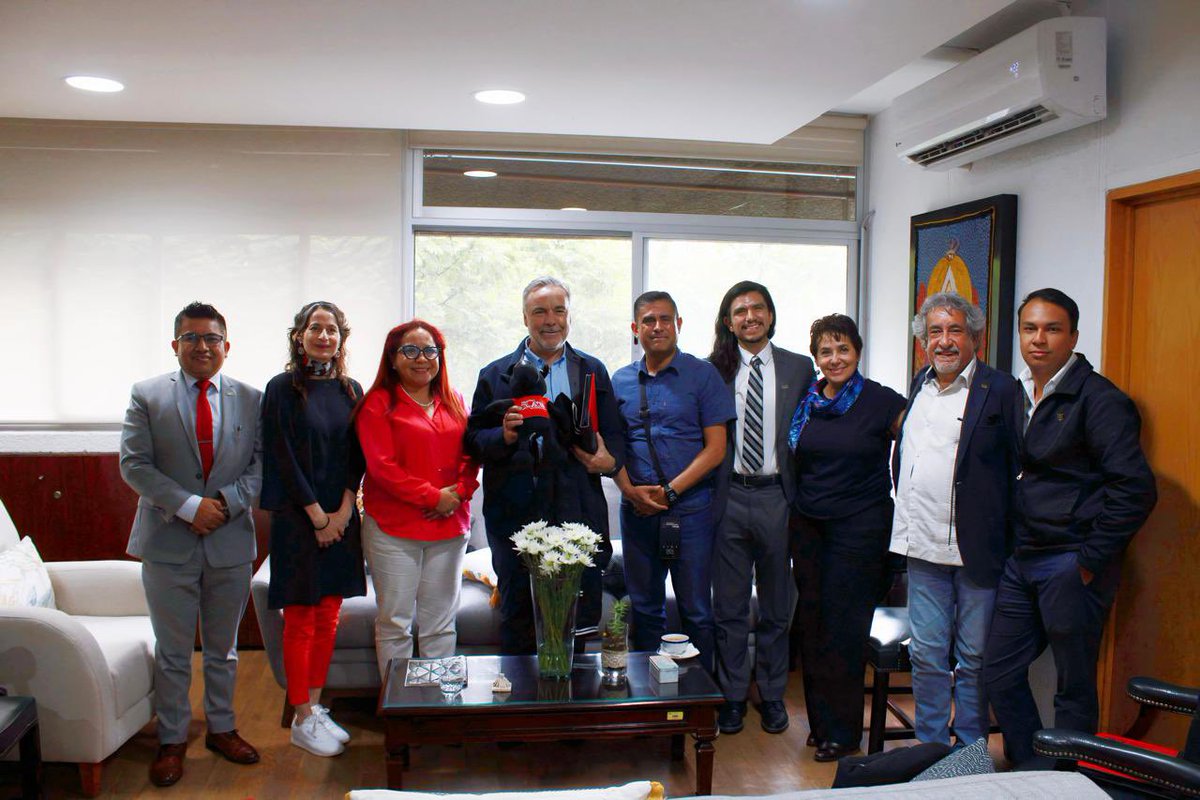 aramirezcuellar's tweet image. Un gusto poder saludar a la Dra. Yadira Zavala Osorio, rectora de la @UAMAzcOficial , muchas gracias por abrir espacios de diálogo con las y los estudiantes, que fortalecen el pensamiento crítico de nuestros jóvenes.