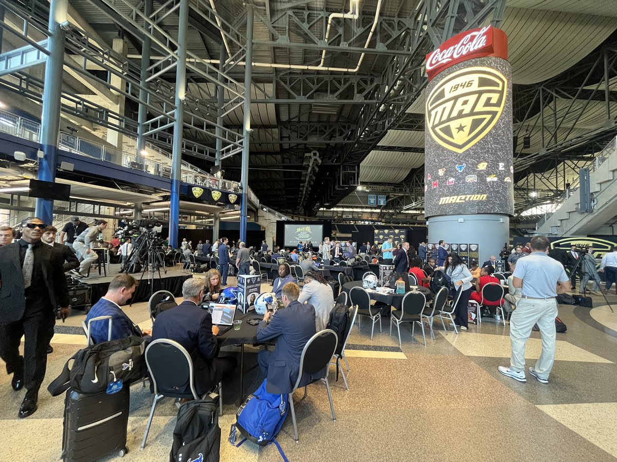 JeffMitchellBSU's tweet image. Wonderful time in Detroit for the @MACSports Football Media Day! Proud of @CoachU_BSU, @kiael_kelly, and @conley_darin for representing @BallStateFB in a first class manner! Go Cardinals! 🏈