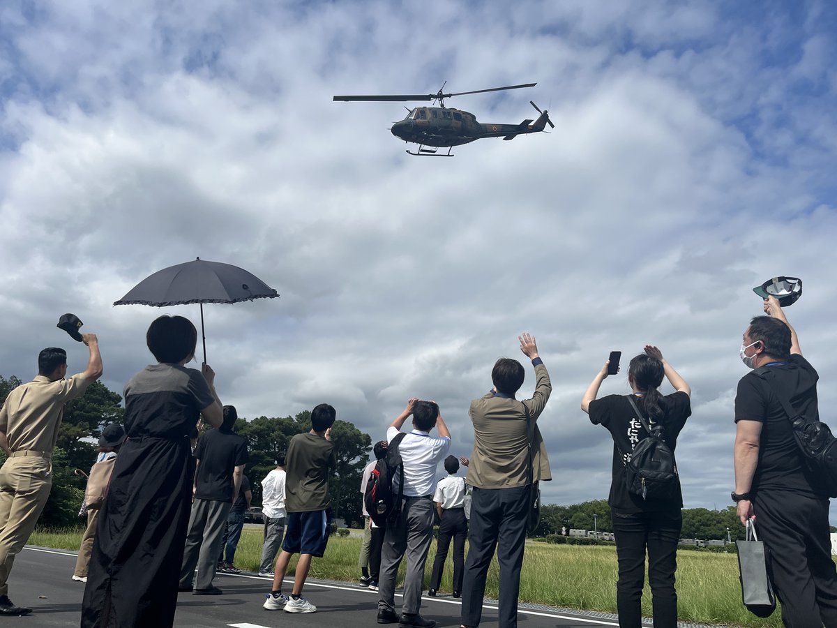 ヘリコプター体験搭乗
岡崎市・西尾市・幸田町在住のヘリコプターに実際に乗ってみたい！！って方へご案内しました

もちろん無料です

興味のある方は、自衛隊イベントブースで実施しているアンケートの「ヘリコプターに乗ってみたい」の項目へ力を込めて◎を打ってください♪