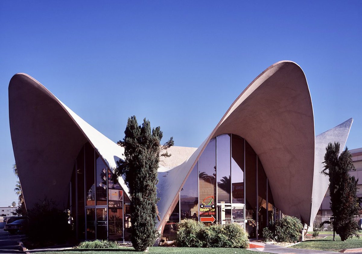 erecasner's tweet image. Did You Know?
I’ve never heard of Paul R. Williams and I was an Architecture major at the University of Washington.
It looks like he designed some iconic building in Los Angeles including the Beverly Hills Hotel and LAX the Los Angeles Airport and I had no clue.