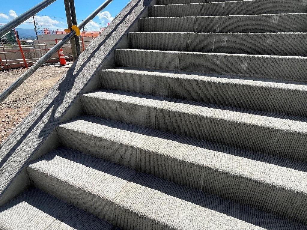 Numazu_city_PR's tweet image. ◤ ◥
🚧 沼津どぼくらぶ 🚧
◣ ◢
【新しいごみ処理施設の進捗状況(7月)】
造成工事では3Dプリンターを使った階段の設置が完了🙌
新施設の整備・運営を担う事業者と本契約が締結され、これから詳細な設計を進めていきます💪
city.numazu.shizuoka.jp/kurashi/sumai/…