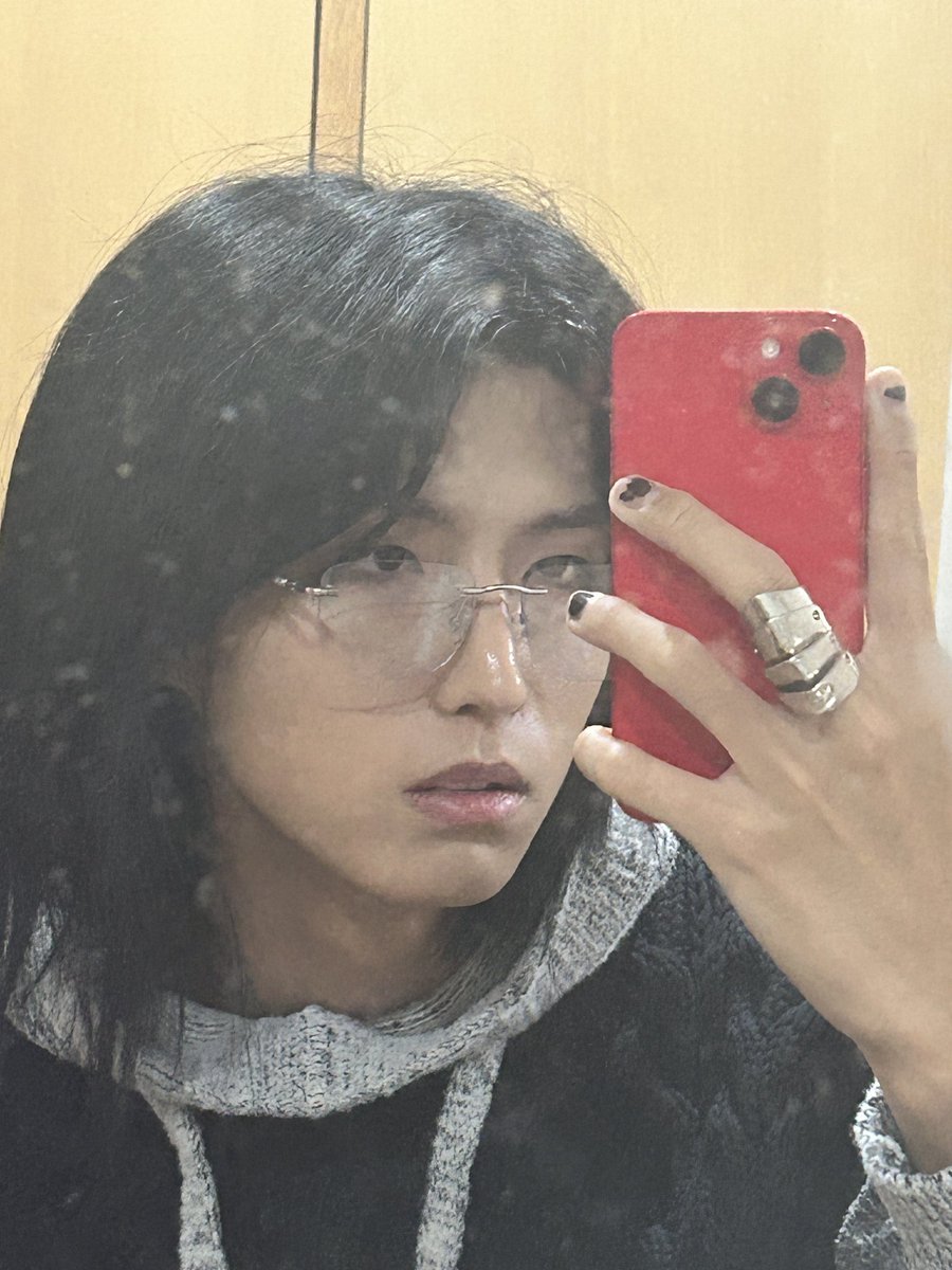 hhwaann's tweet image. 어쩐지 이런 긱시크( 안경을 많이 낀 준한이다 . . 
이런 각진느낌, 실버테 맘에드나봐