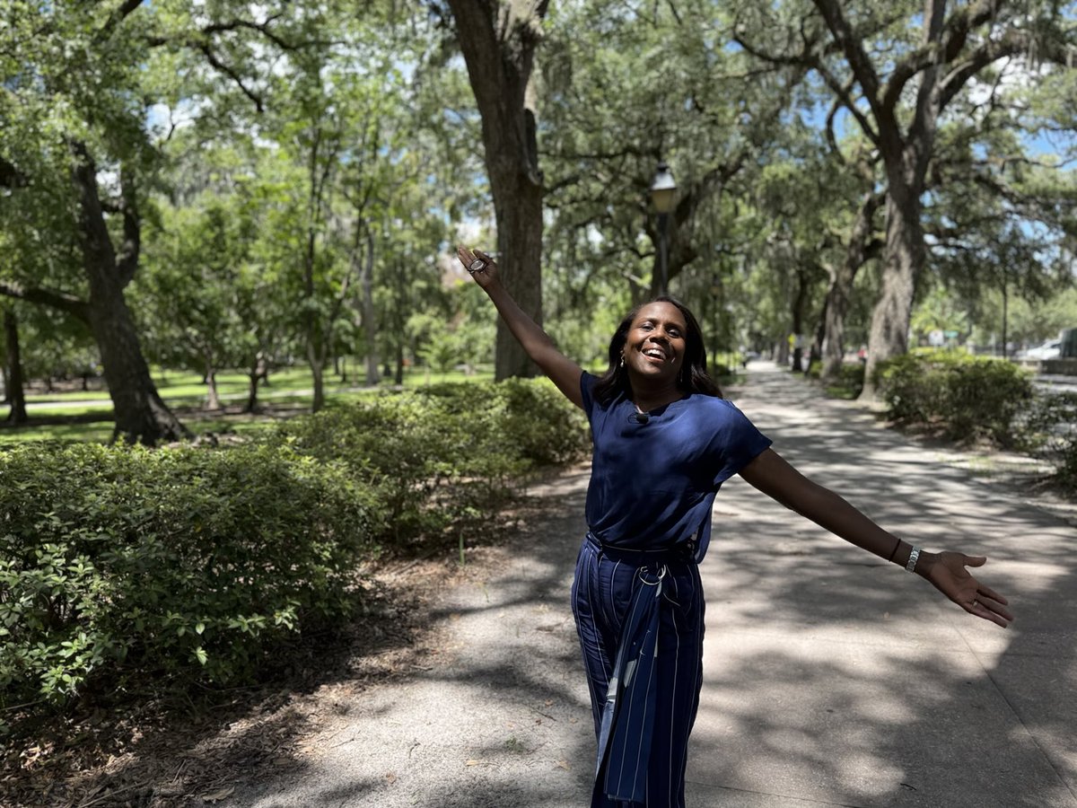 DebRobertsABC's tweet image. Basking in the glow of Savannah for ⁦@GMA⁩
