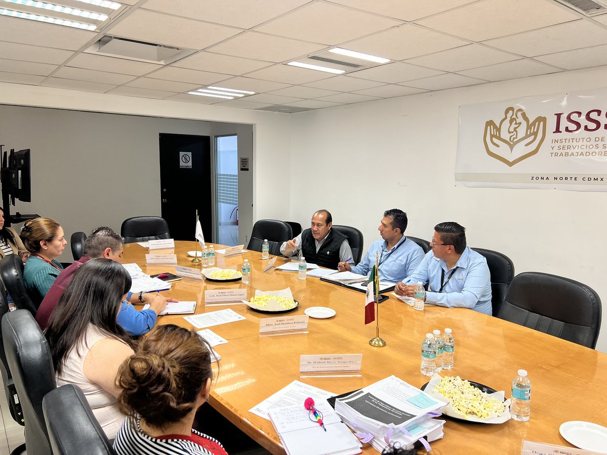 IsssteZNorte's tweet photo. En reunión con el líder sindical de la Sección I del SNTISSSTE, reafirmamos el compromiso de transformar al ISSSTE con diálogo y colaboración en beneficio de trabajadores y derechohabientes.
#TransformandoAlISSSTE #ZonaNorteCDMX #TratoDigno https://t.co/ZUFMIoFbOv