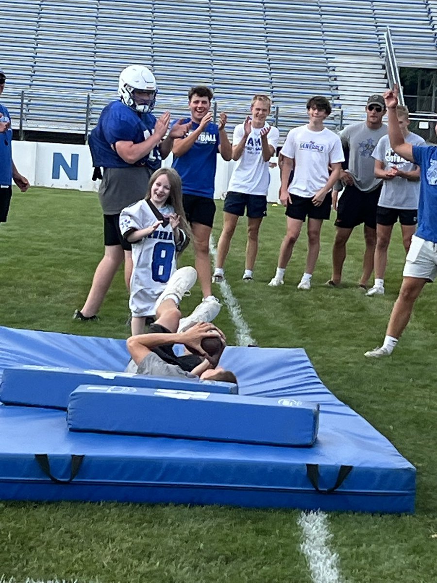 awlsmo's tweet image. Well done again @AWHSFootball @AW_Fullbackers for an AWesome Victory Day!  The excitement of the team cheering on the kids was so special!  #rolemodels #makingadifference