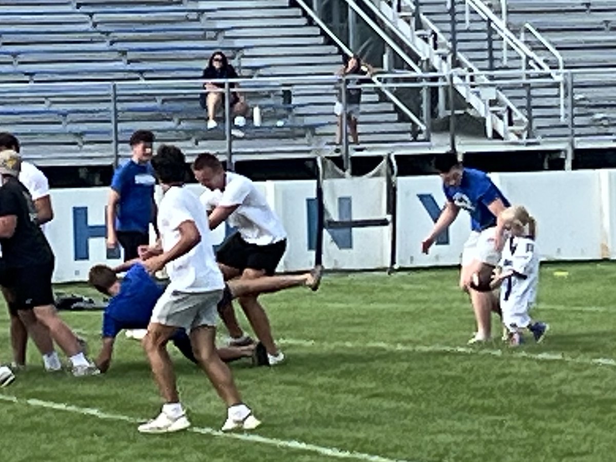 awlsmo's tweet image. Well done again @AWHSFootball @AW_Fullbackers for an AWesome Victory Day!  The excitement of the team cheering on the kids was so special!  #rolemodels #makingadifference