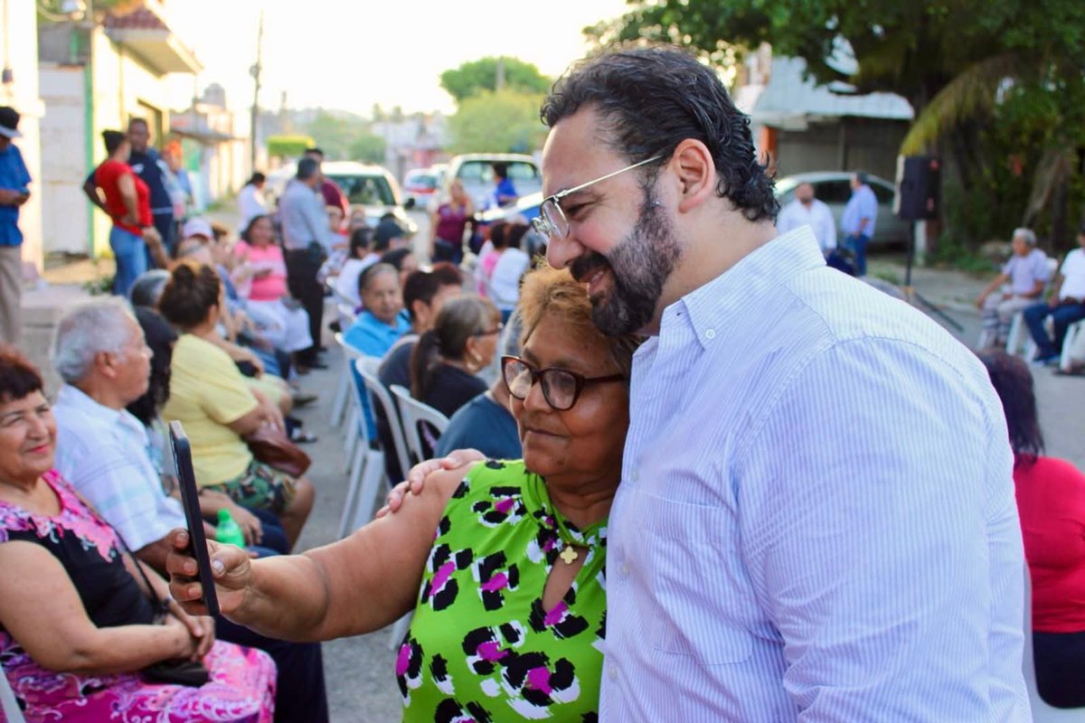 Dialogué con vecinos de la colonia Luis Echeverría A.
Escuché sus solicitudes y agradecí la confianza al proyecto que haremos juntos como nueva administración municipal.
Reiteré mi cercanía y apertura para todos con el más alto compromiso por Coatza.

¡Nos irá muy bien!