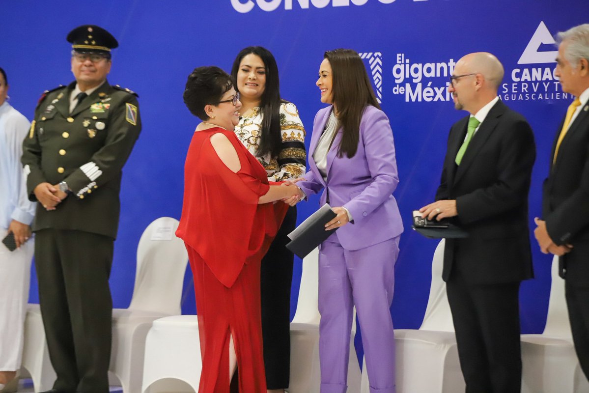 TereJimenezE's tweet image. Esta tarde asistí a la toma de protesta del nuevo consejo directivo de la Cámara Nacional de Comercio, Servicios y Turismo para el periodo 2025-2026; les reiteré todo el compromiso de Gobierno del Estado para trabajar en coordinación estrategias y programas que permitan el…