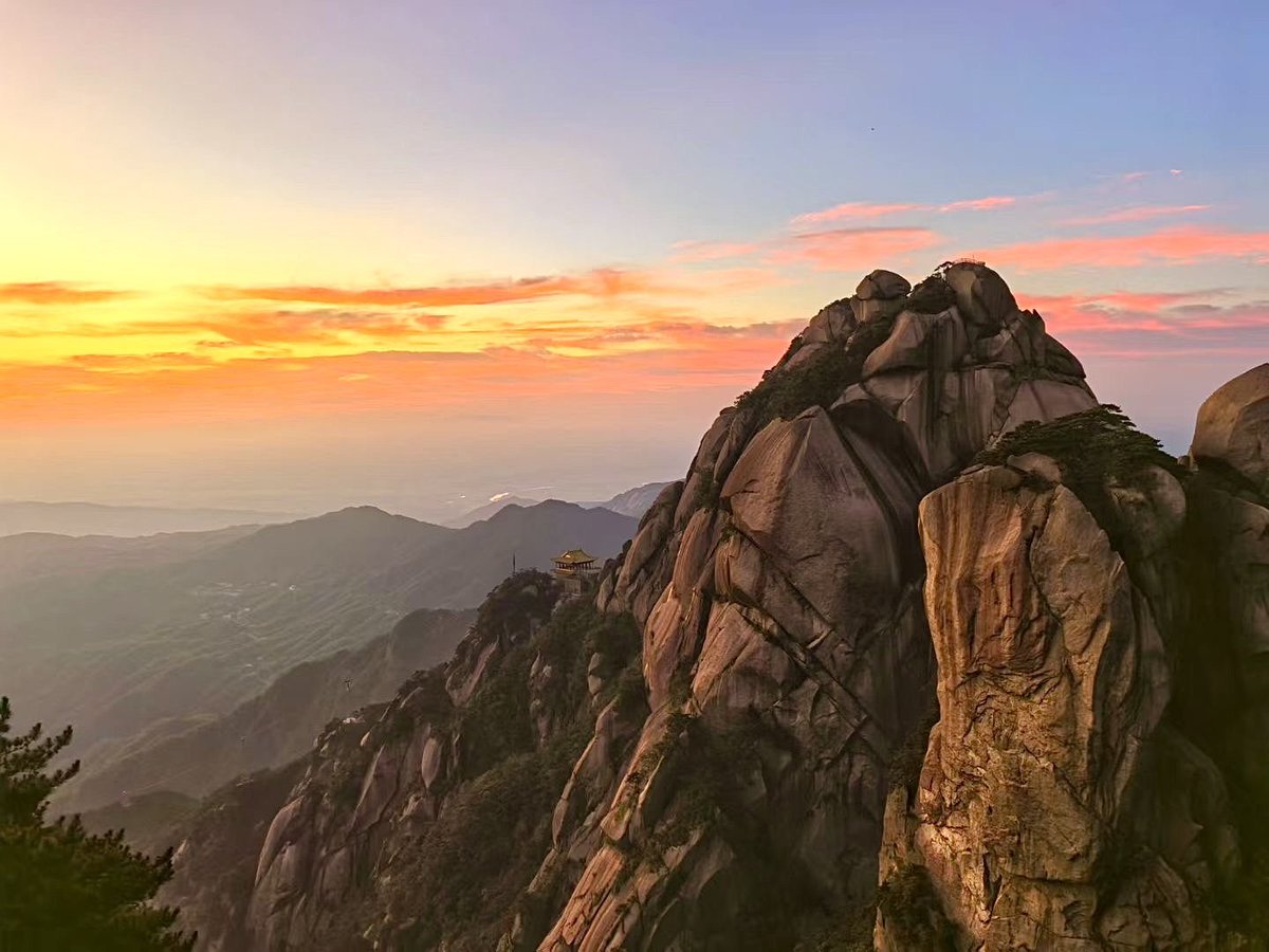 早上好！用一张 #天柱山 的绝美日出打开新的一天🌄
＃EyeOnAnqing
＃Tianzhumountain