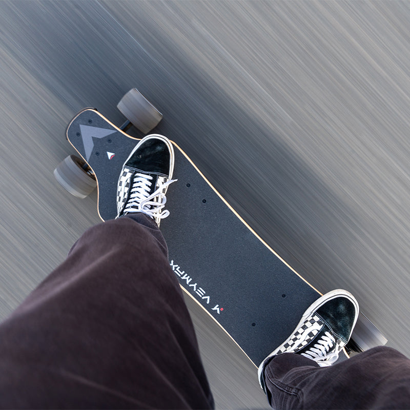 Dra8er's tweet image. This thing SHREDZ! 30mph with a 20 mile range ...
Having an ABSOLUTE BLAST 🔥 with it....
Should have pulled the trigger on one of these awhile ago!
#Skateboard
🛹