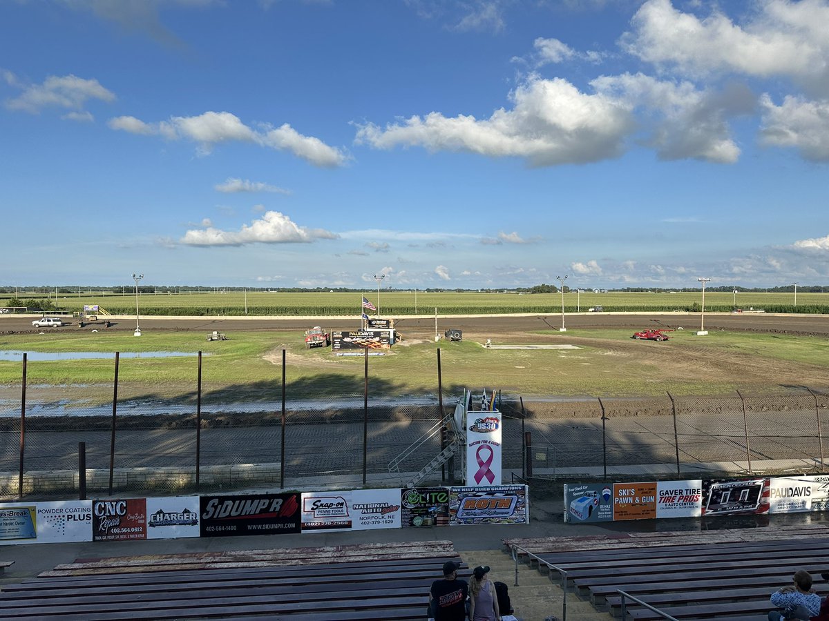 Husker_Zeeb's tweet image. Perfect night for some Thursday night weekly action at US 30 Speedway