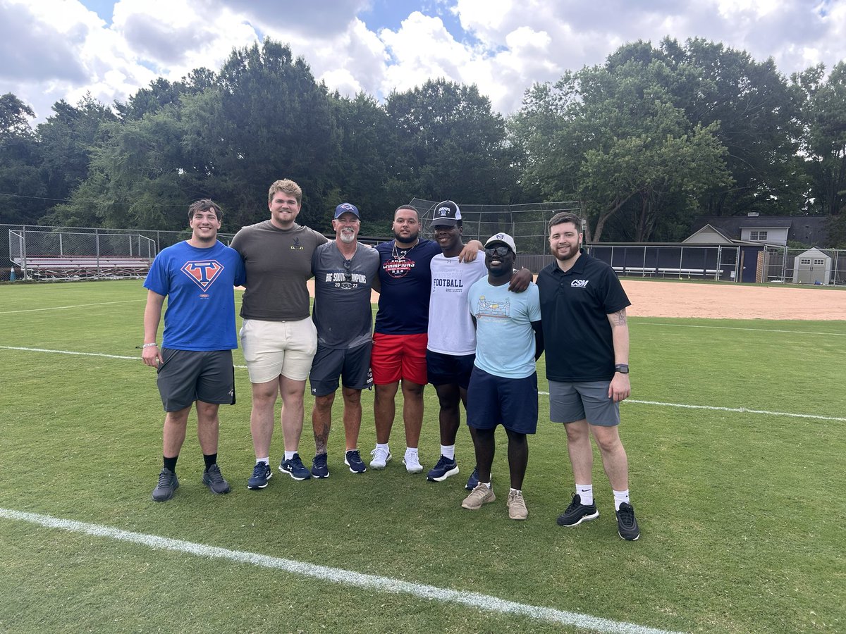 PDS_ChargersFB's tweet image. Love when the boys come home!
#PDFootballFamily