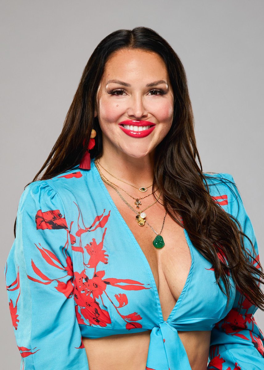 raritiesoutsold's tweet image. 🚨| Amy earns FOUR votes to evict. #BB27
She has the entire house obsessed with her!