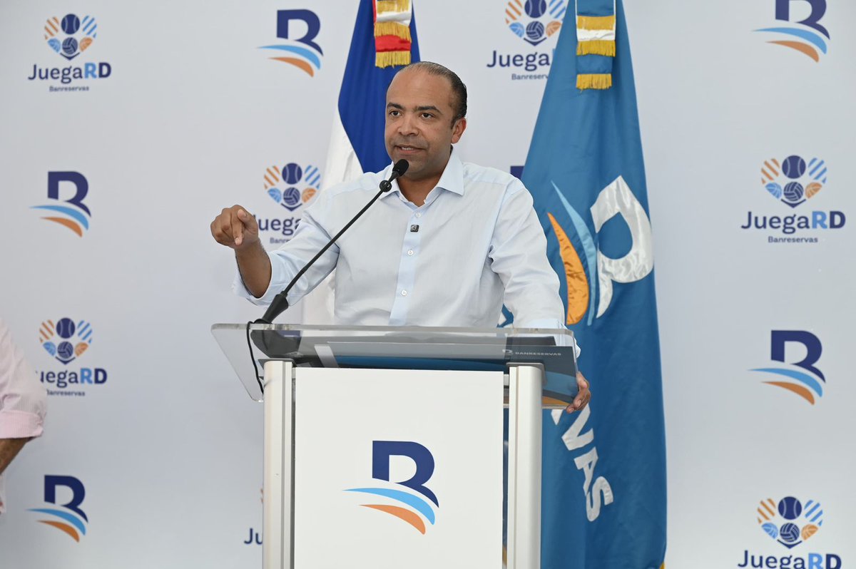 EnmanuelRM_'s tweet image. 🏀 ¡Cancha renovada en El Manguito!  

@BanreservasRD y su presidente ejecutivo @spereyrarojas entrega su 5ta instalación con #JuegaRD 🎉  

+Deporte, +arte, +comunidad 💪  
Un espacio seguro y moderno para la juventud 🇩🇴  Así se impulsa el liderazgo y el juego limpio 💫