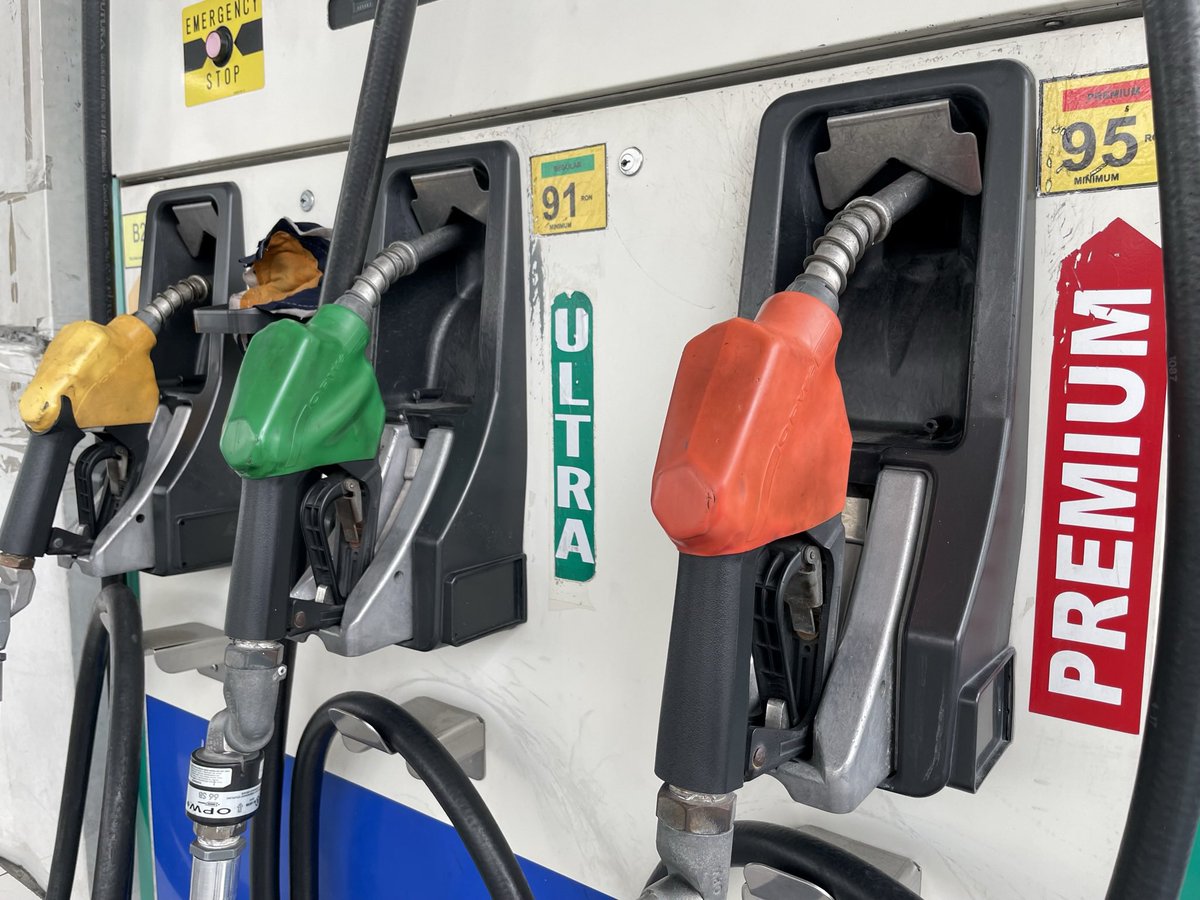 Mukhang DAGDAG-BAWAS tayo sa presyo ng petrolyo next week, pero pwede ring DAGDAG lang depende sa magiging resulta ng trading today.

So far, batay sa 4-day trading:

Diesel    P0.16/L⬆️
Gasolina  P0.58/L⬇️
Kerosene P0.21/L⬆️
 
Presyo ng gasolina pa lang ang may chance na pababa.