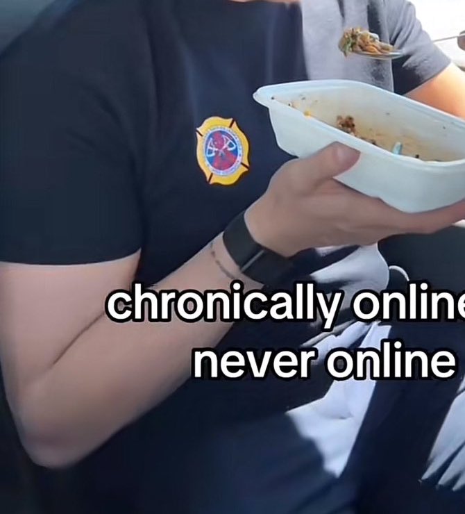 cypherptbvck's tweet image. everyone talking abt his hair but LOOK AT HIS ARM GUYS ITS NOT ORANGE THEY FINALLY COLOR MATCHED HIM CORRECTLY