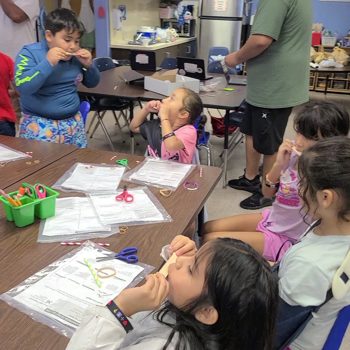 mdcpsmigrant's tweet image. Our students at South Dade Center learned about harmonicas and had fun making one of their own with the guidance of our staff &amp;amp; interns.

#YourBestChoiceMDCPS #Summer305 #SYIP2025
@SuptDotres
@MDCPSTitleI
@MDCPS