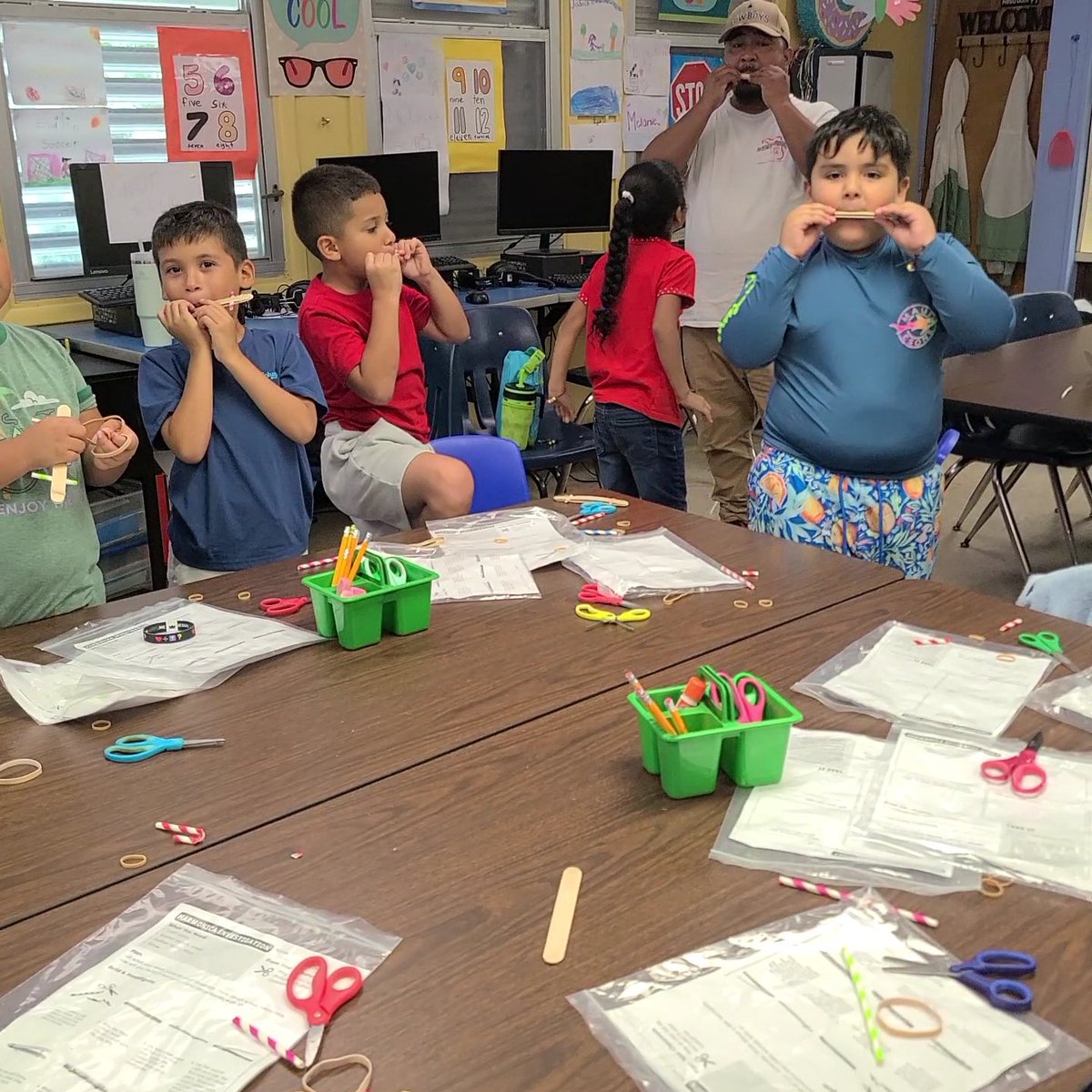 mdcpsmigrant's tweet image. Our students at South Dade Center learned about harmonicas and had fun making one of their own with the guidance of our staff &amp;amp; interns.

#YourBestChoiceMDCPS #Summer305 #SYIP2025
@SuptDotres
@MDCPSTitleI
@MDCPS