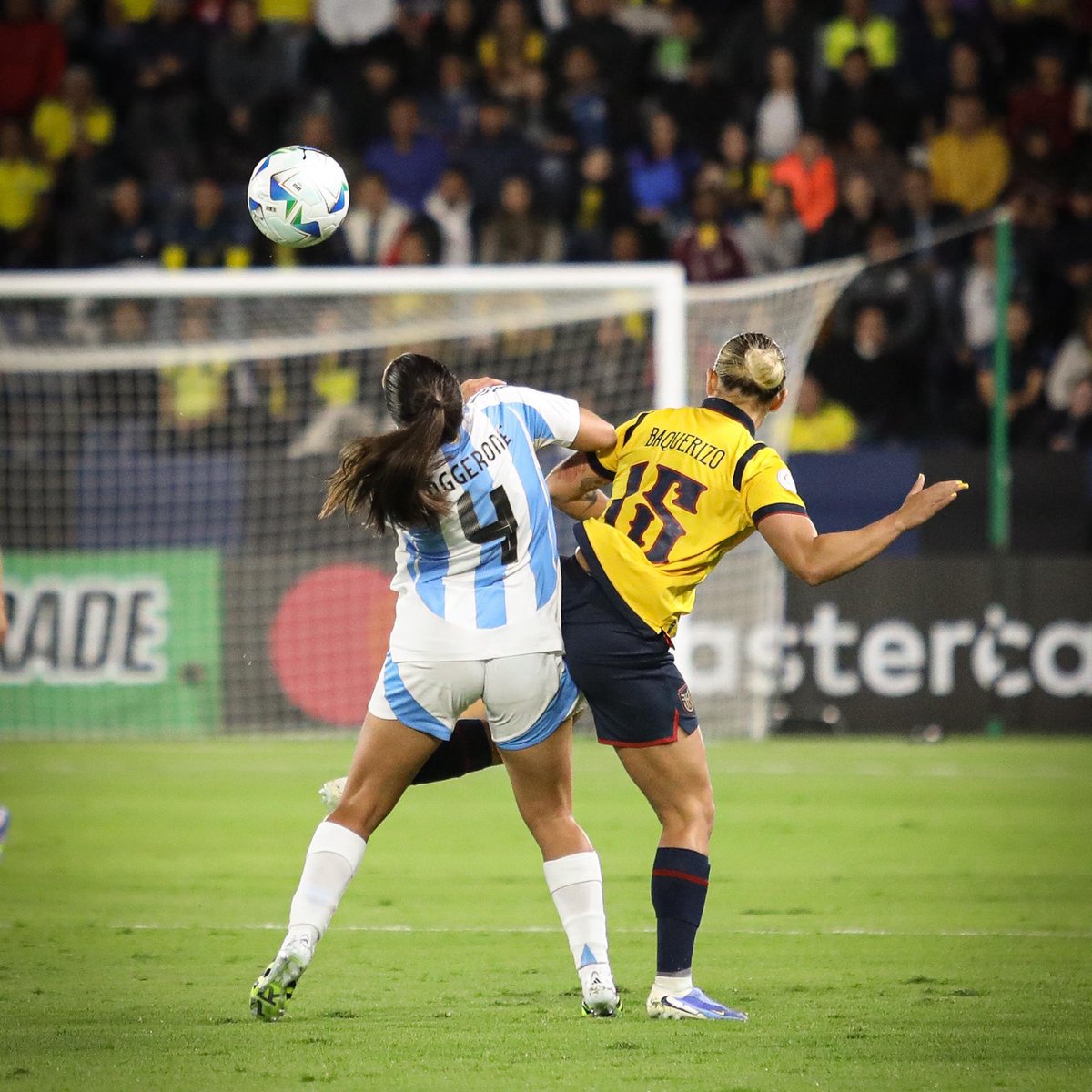 LaTri's tweet image. ⏱ 45' | 🇪🇨0️⃣-1️⃣🇦🇷 | Se adicionan 7 minutos
• #EcuadorArgentina • #CopaAméricaFEM •