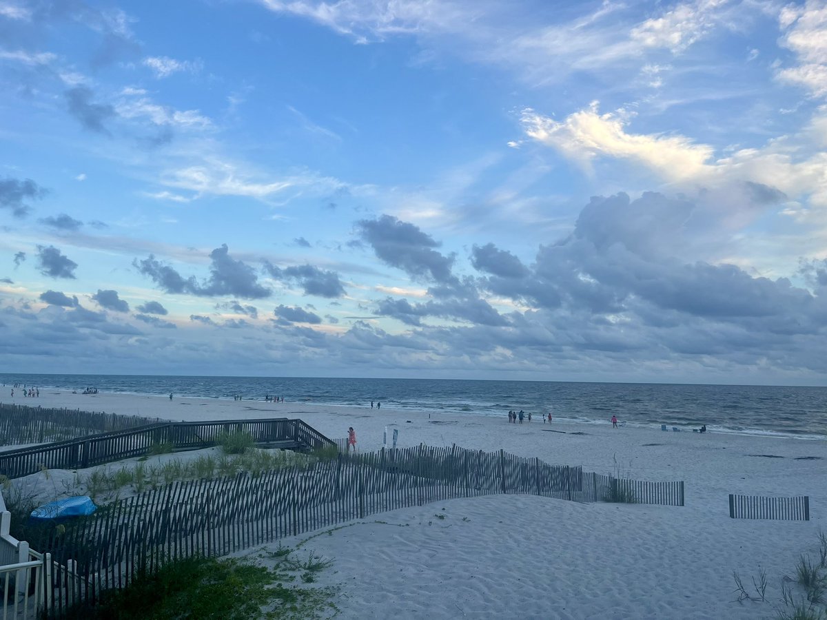 garyharris_wvua's tweet image. Cool cloud formations this evening in Gulf Shores! @RichardWVUA23 @rzweather