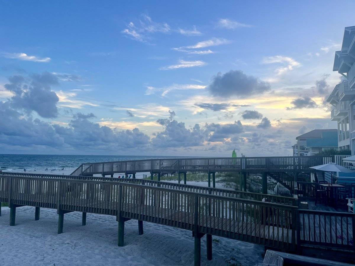 garyharris_wvua's tweet image. Cool cloud formations this evening in Gulf Shores! @RichardWVUA23 @rzweather
