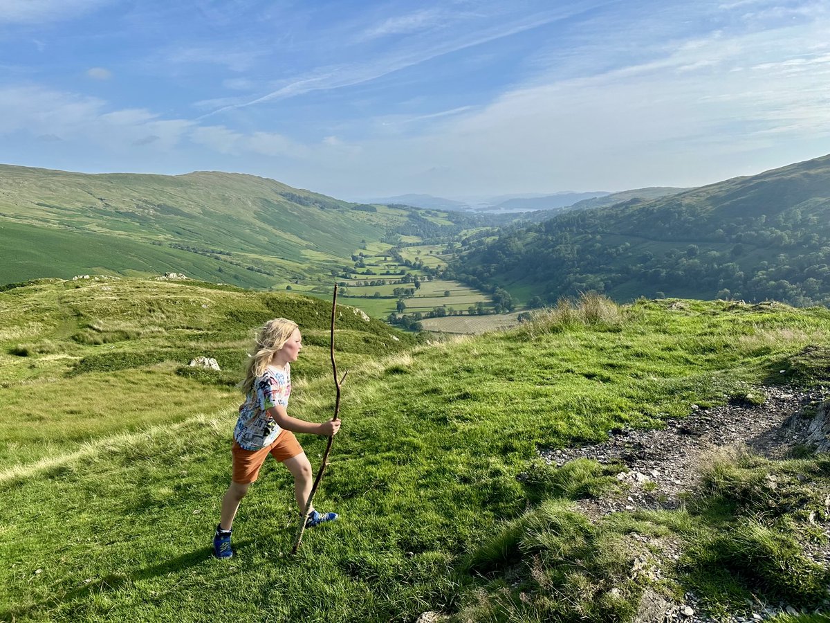 kwoade's tweet image. Kudos to the small man, who walked MOST of that valley PLUS this moderate but respectably steep hill!
And with not one SINGLE grumble ❤️