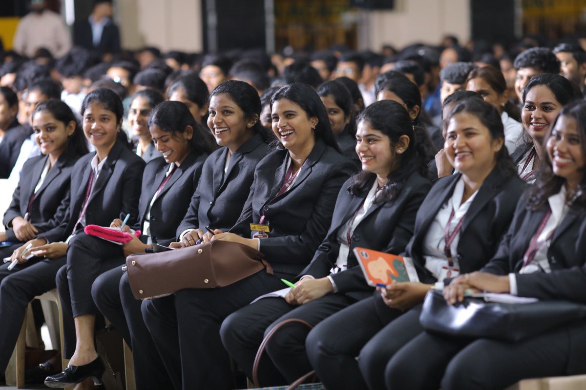 drkkr's tweet image. In these seats sit tomorrow’s changemakers.
With every smile, a spark.
With every note, a step forward.
This isn’t just a classroom, it’s a launchpad.
#LeadTheFuture #thisiswhatshouldbetaught
#RedefiningInspiredEducation