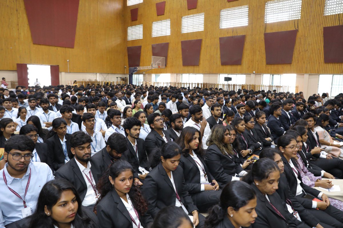 drkkr's tweet image. In these seats sit tomorrow’s changemakers.
With every smile, a spark.
With every note, a step forward.
This isn’t just a classroom, it’s a launchpad.
#LeadTheFuture #thisiswhatshouldbetaught
#RedefiningInspiredEducation