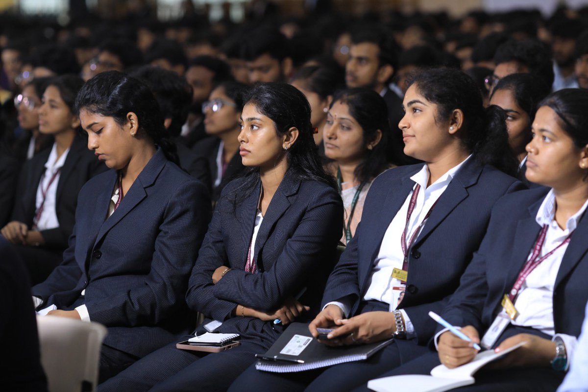 drkkr's tweet image. In these seats sit tomorrow’s changemakers.
With every smile, a spark.
With every note, a step forward.
This isn’t just a classroom, it’s a launchpad.
#LeadTheFuture #thisiswhatshouldbetaught
#RedefiningInspiredEducation