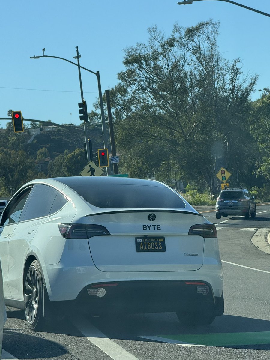 guy__t_ler's tweet image. β
Tesla
β
Shitty driver
β
Worst license plate Iβve ever seen