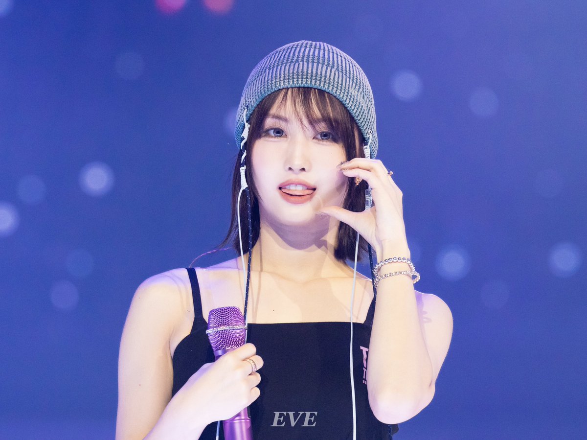 TWICE_EVE's tweet image. 250719 HQ
#TWICE #ํธ์์ด์ค #๋ชจ๋ชจ #MOMO #ใขใข