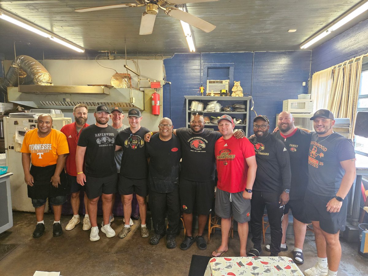CoachCoreyD's tweet image. On the latest episode of Lunch With The Raps!
We took a visit to see our good buddy at Big Al’s!
What a tour it’s been! Tune in next time to see what we eat next!