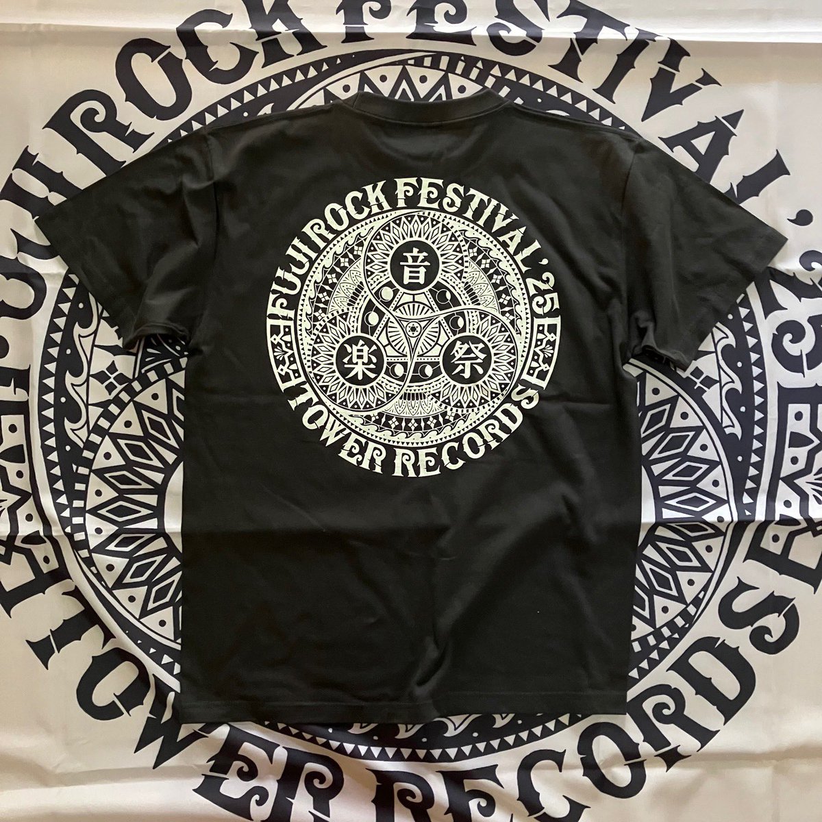 TOWER_NMNL's tweet image. 【#フジロック 会場】
おはようございます🌞
フジロック1日目タワレコブースオープンしています！

タワレコブースではフジロックコラボグッズを販売中！
今年は&quot;フジロック音楽天国&quot;をテーマに曼荼羅風にYamaki Makotoさんにデザインいただきました！

スタッフ一同元気いっぱいお待ちしております🕺