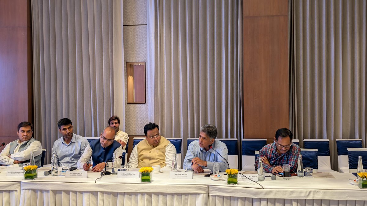 ManishTewari's tweet image. At an interaction with the @GoogleAI people organised by @_DialogueIndia on the need to regulate Artificial Intelligence