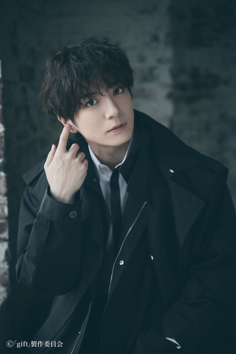 solliev0's tweet image. ▼登場人物紹介
①秋葉浩太(あきばこうた):#和田琢磨
「特犯課」所属の警部補。「声」に秘密がある。
②夏目奏(なつめかなで):#染谷俊之
「特犯課」に異動してきたキャリア組の警部。
※天月春陽との一人二役
#ドラマギフト
#ソリエボ