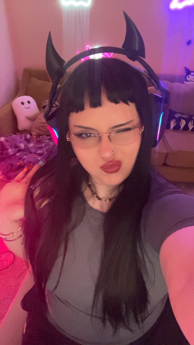 Hey pookie, I’m live 😘 kick.com/mostlyghostly // twitch.tv/mostlyghostlyo…