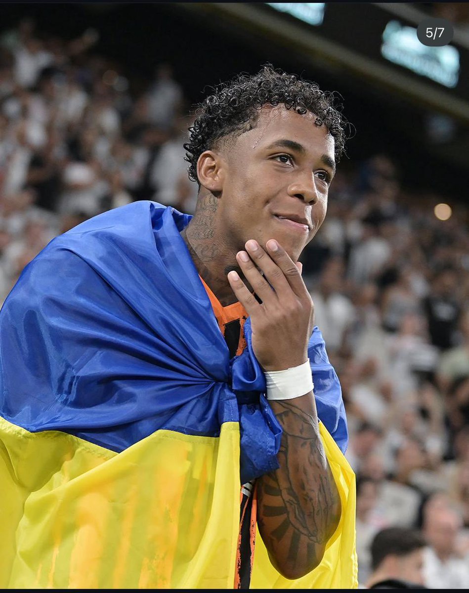 cahemota's tweet image. Dois gols na pré-Champions e em alta no mercado. Kelvin brilhou na vitória do Shakhtar por 4 x 2 sobre o Besiktas fora de casa e tem na mesa duas propostas: RB Leipzig e Bologna por 30 milhões de euros. Cria do Palmeiras movimenta o mercado nesta janela de verão europeu.