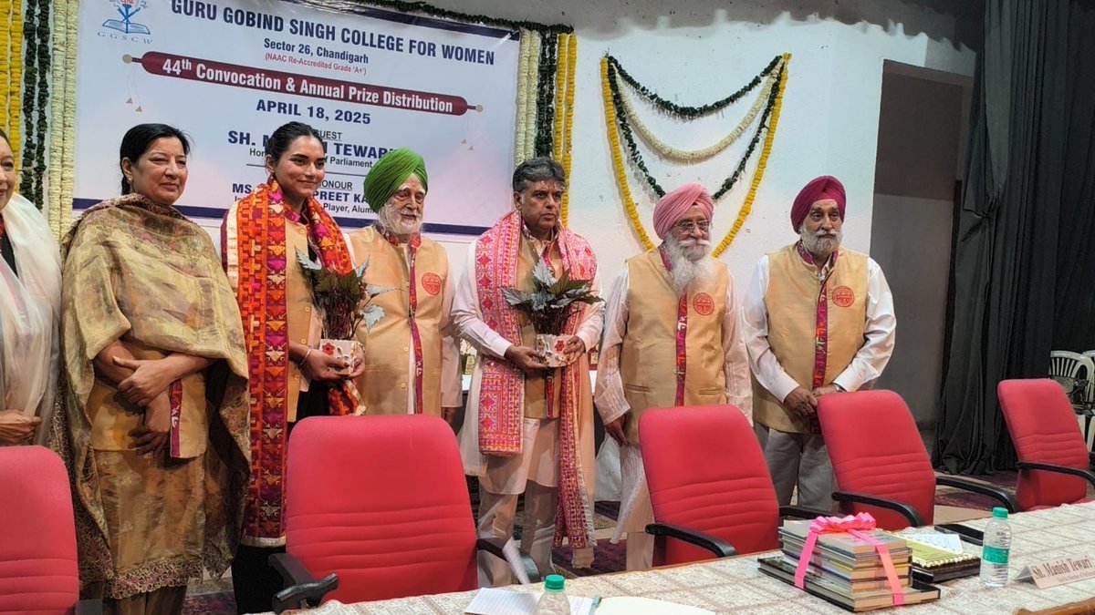 ManishTewari's tweet image. Addressed Annual Convocation of Sri Guru Gobind Singh Khalsa College for Women. It was such a pleasure interacting with ignited young women who graduated and Post Graduated from this august institution and are stepping out in the world to make a place for themselves in the world.