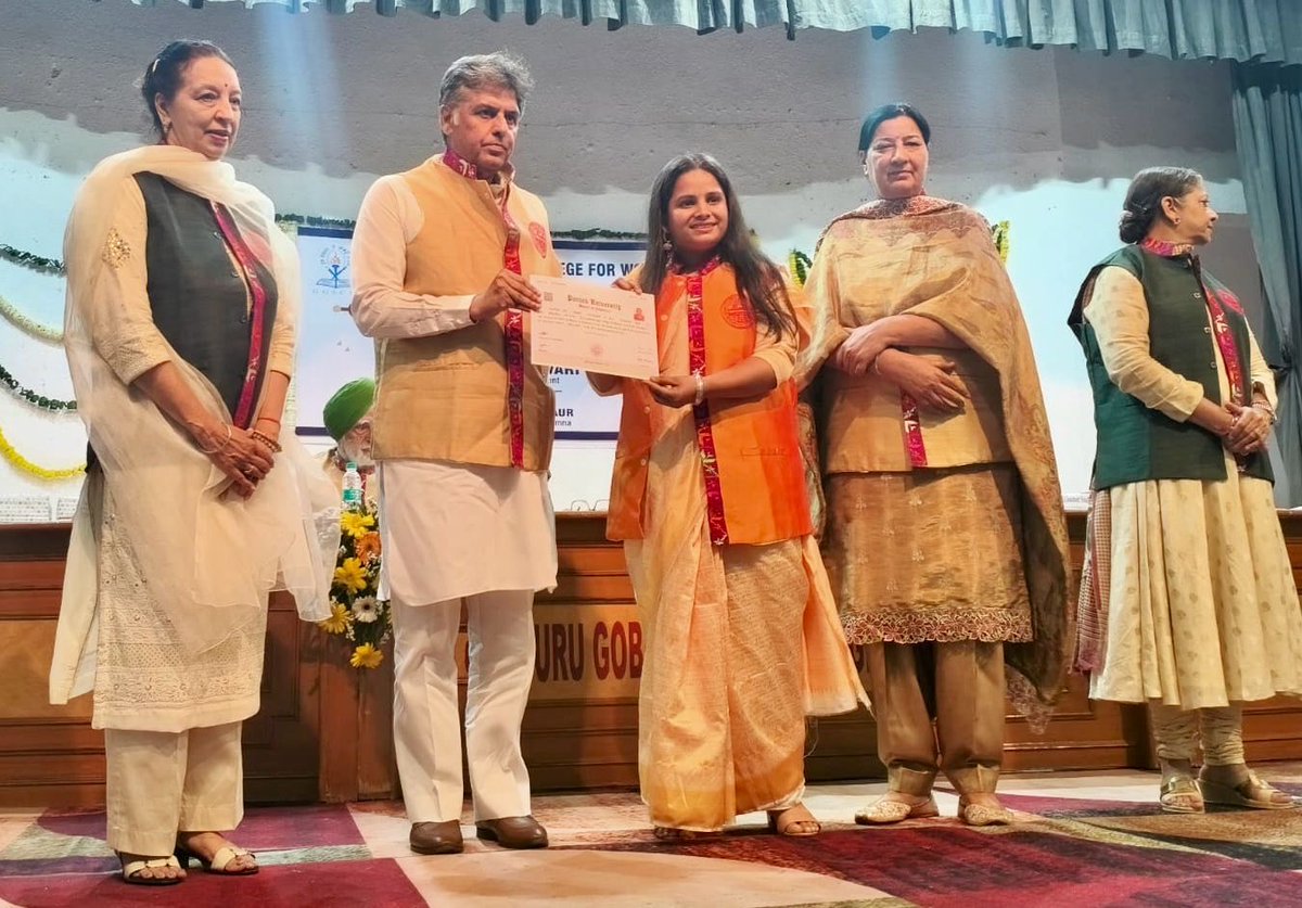 ManishTewari's tweet image. Addressed Annual Convocation of Sri Guru Gobind Singh Khalsa College for Women. It was such a pleasure interacting with ignited young women who graduated and Post Graduated from this august institution and are stepping out in the world to make a place for themselves in the world.